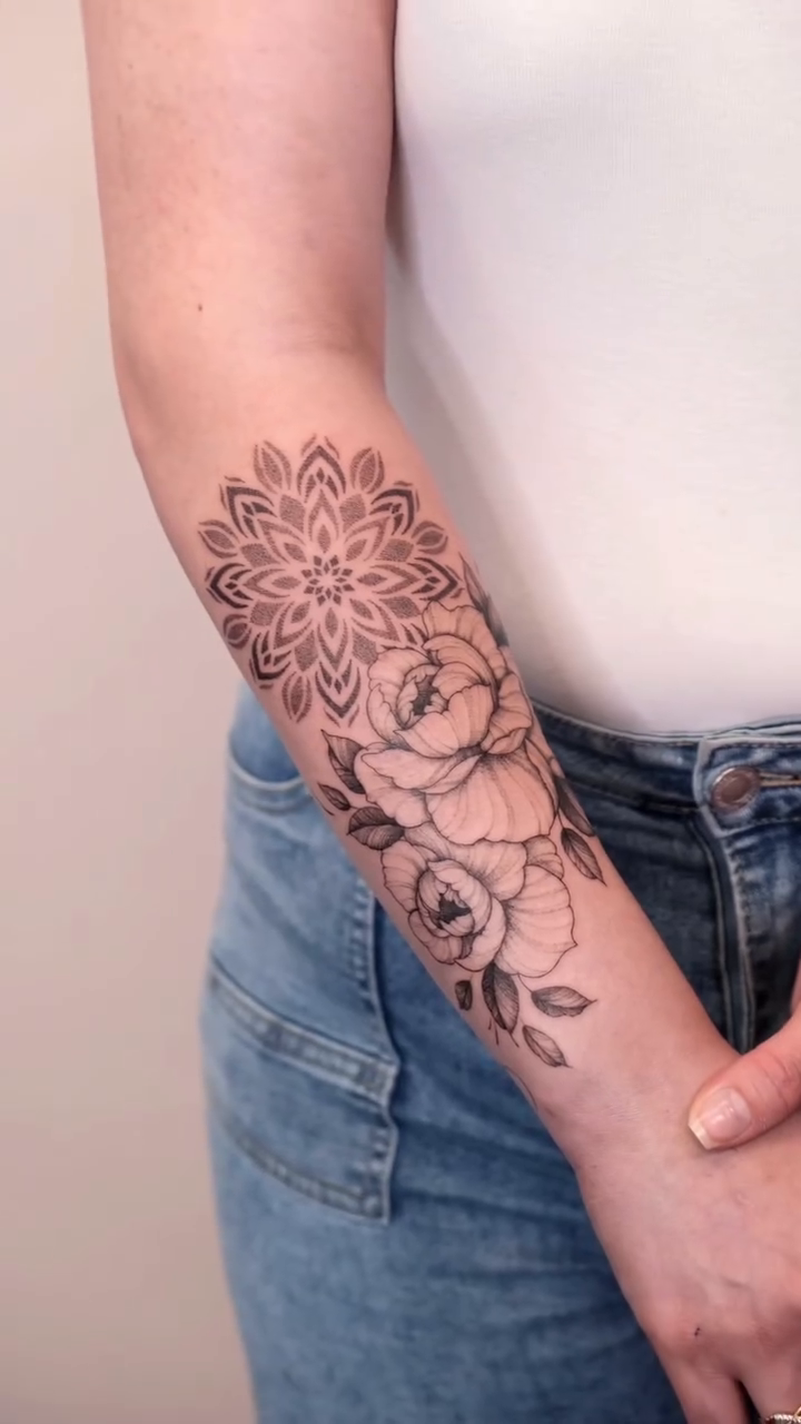 Tattoo by @ariana_tattooing — fine_line, dotwork