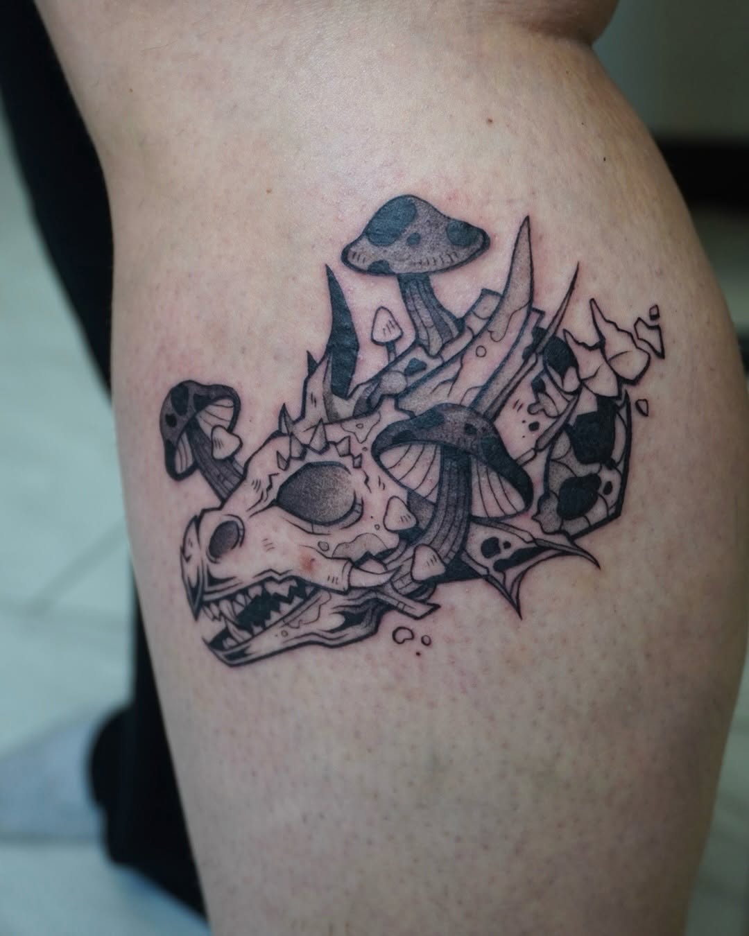 Tattoo by @scaredy.cat.tatts — black_and_grey, illustrative