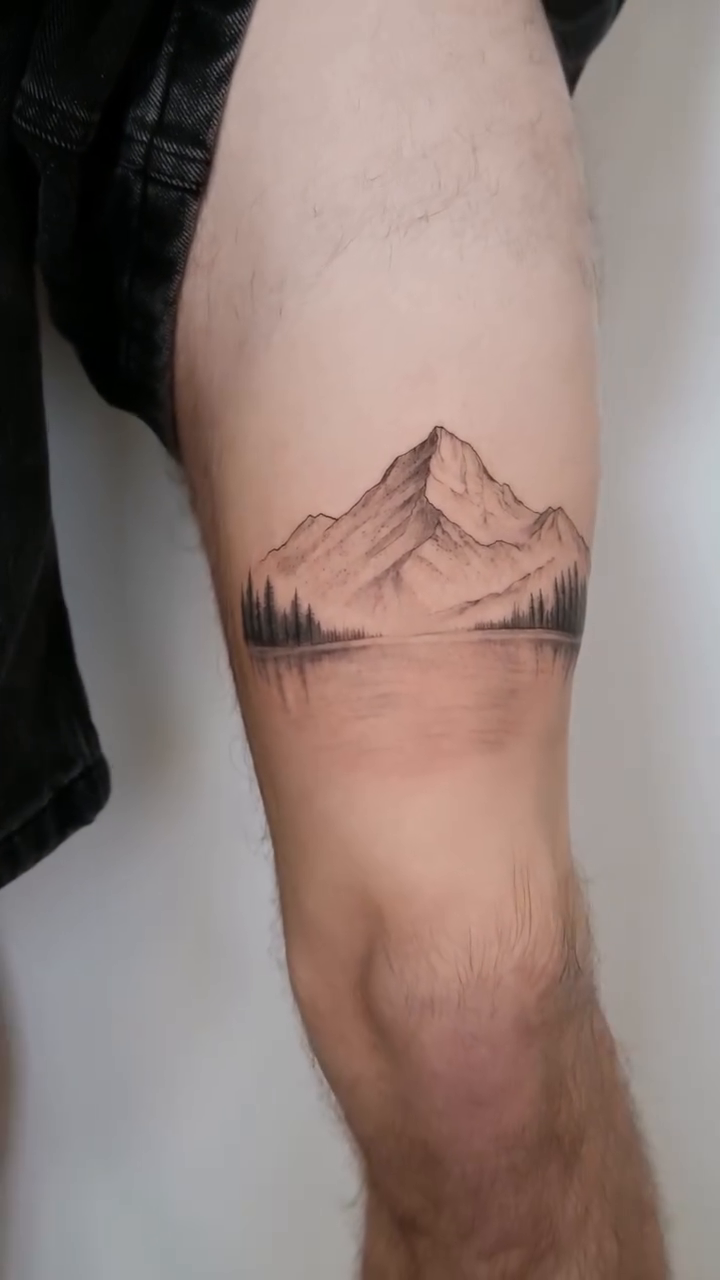 Tattoo by @viento_tattoos โ black_and_grey, realism