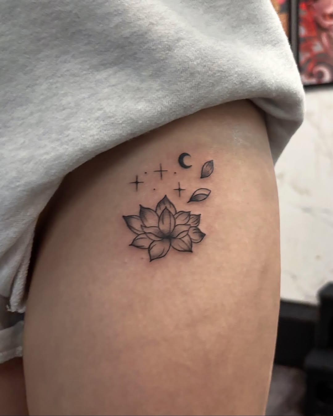 Tattoo by @yuni_tattooer β fine_line, black_and_grey