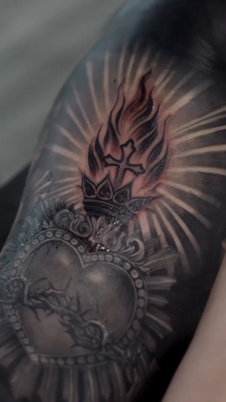 Tattoo by @tattoo_hec โ black_and_grey, realism