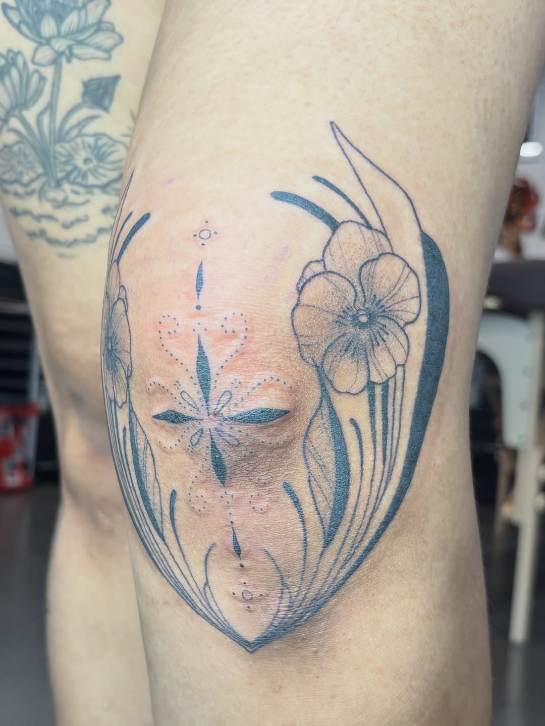 Tattoo by @manicpixietattoos — fine_line, ornamental
