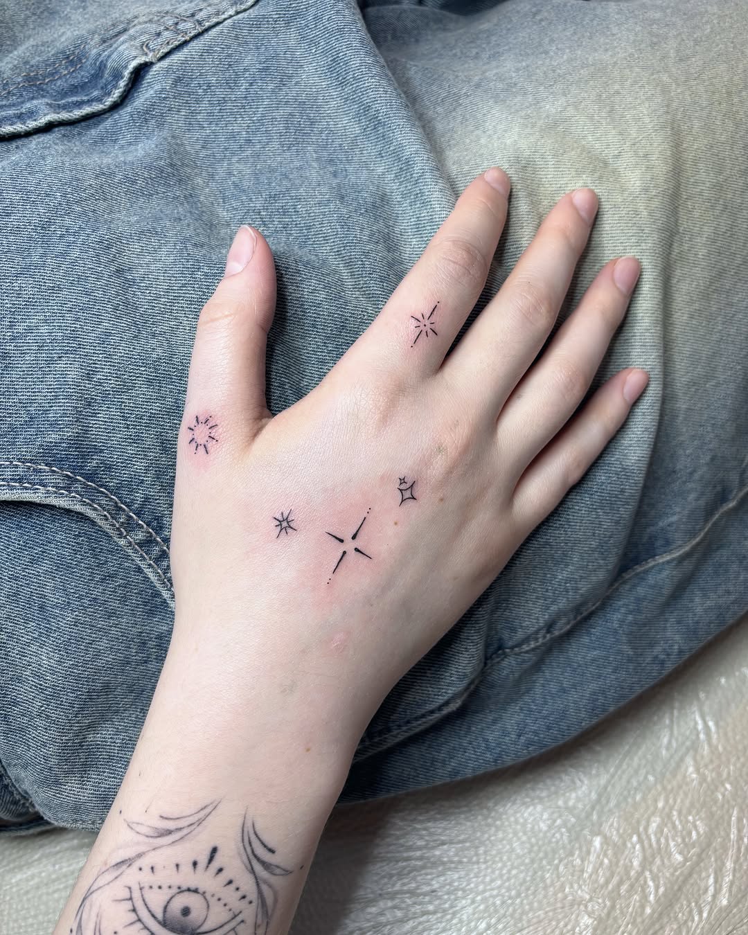 Tattoo by @jadu.tattoo — fine_line, minimalist