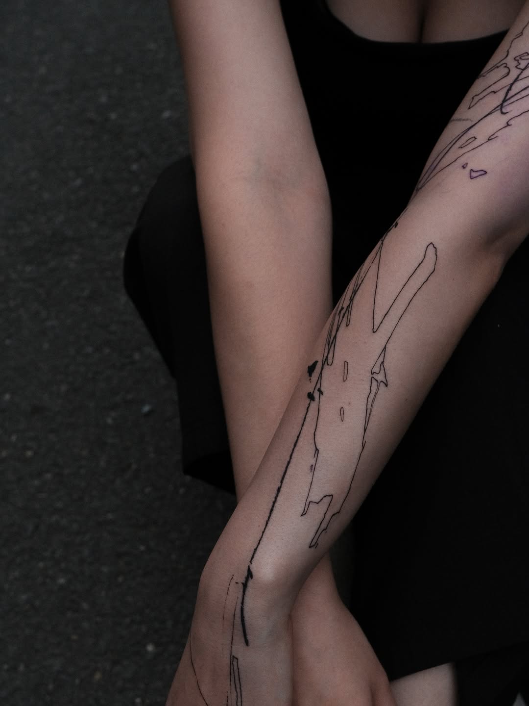 Tattoo by @tolstun.ink โ blackwork, minimalist