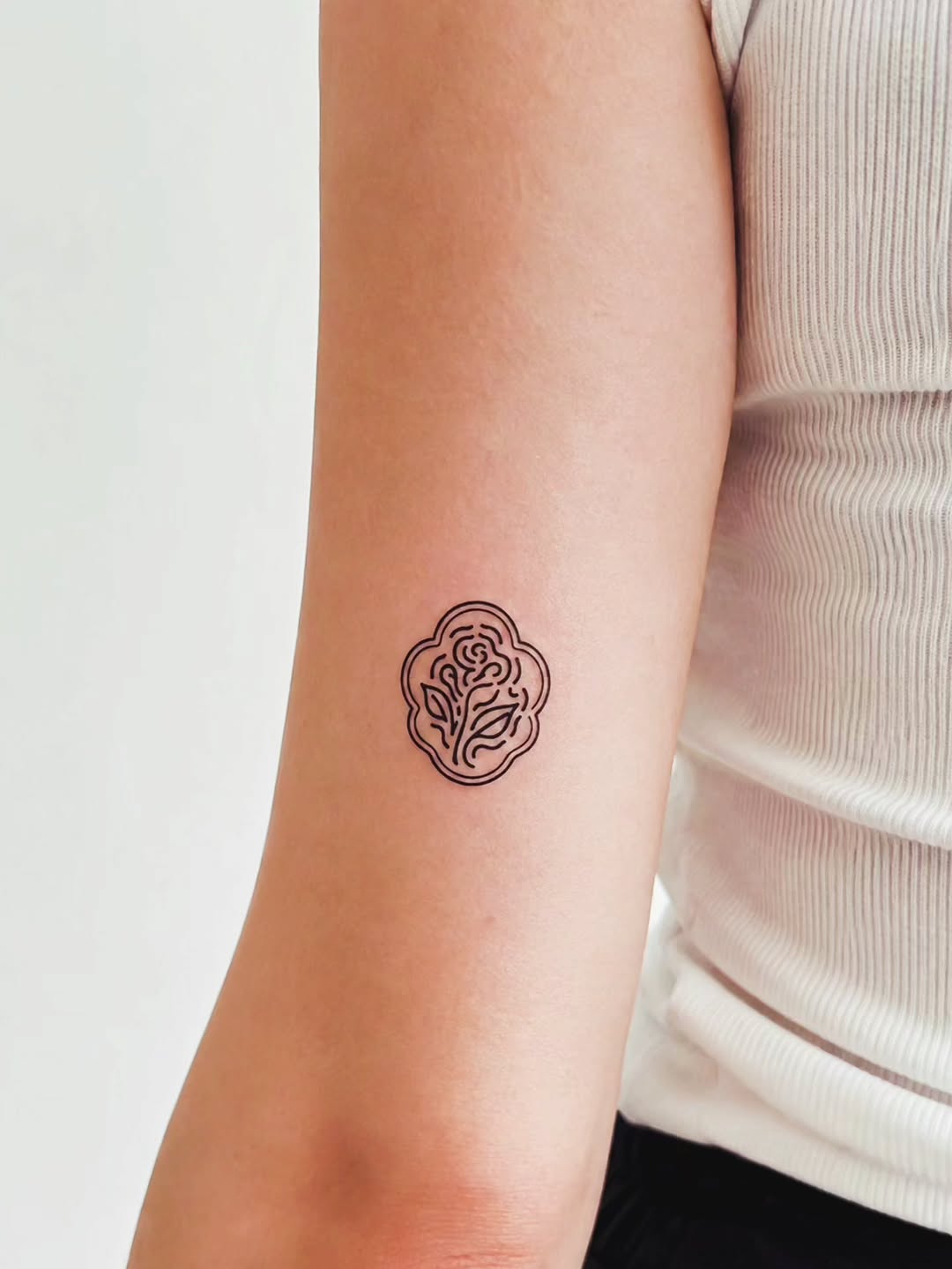 Tattoo by @craneveil.tattoo — fine_line, minimalist