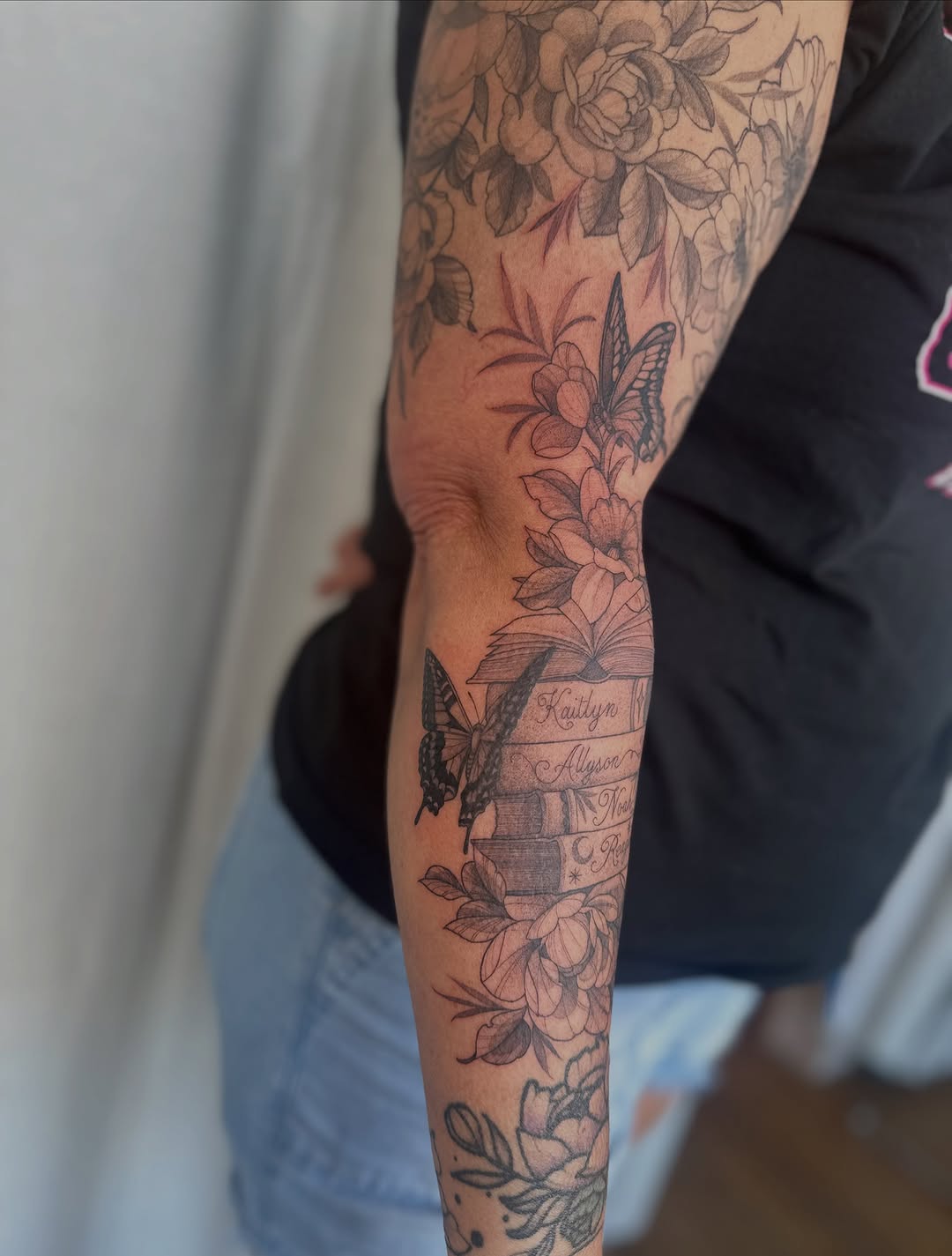 Tattoo by @cyne.tattoo — fine_line, black_and_grey