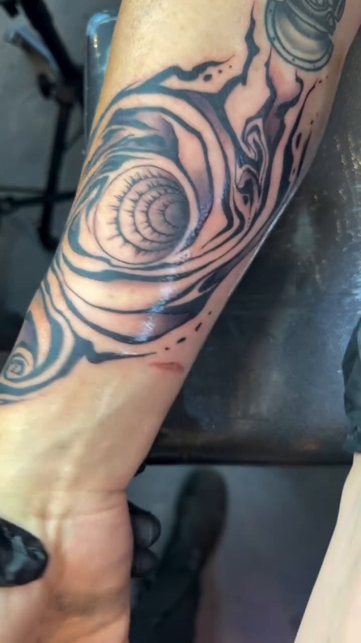 Tattoo by @apogee_tattoo — black_and_grey, geometric