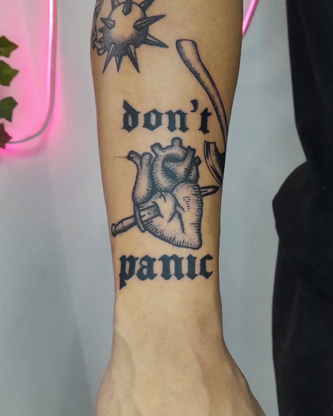 Tattoo by @wesleyfdm — lettering_script, black_and_grey