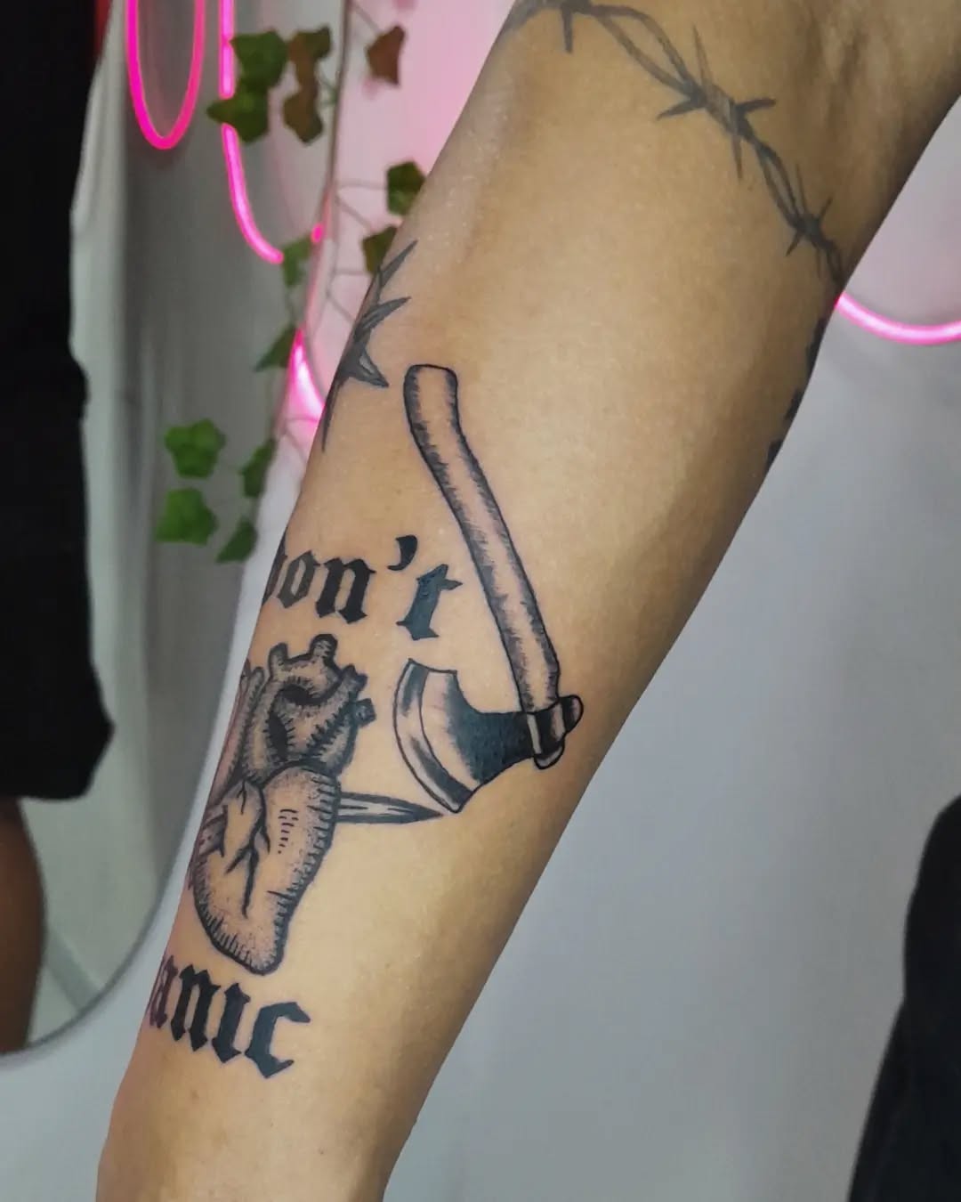 Tattoo by @wesleyfdm — black_and_grey, lettering_script