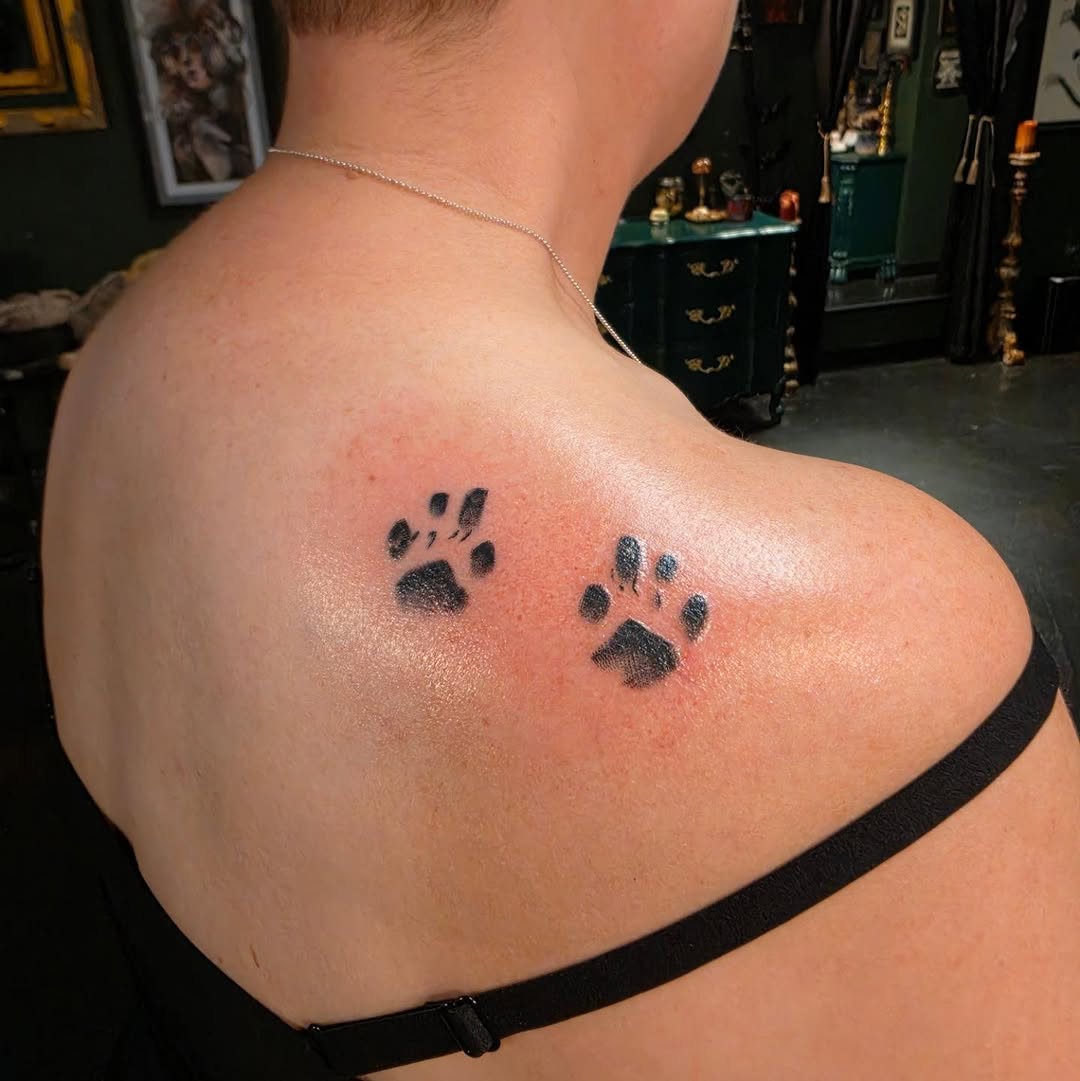 Tattoo by @victoriahtattoos — black_and_grey