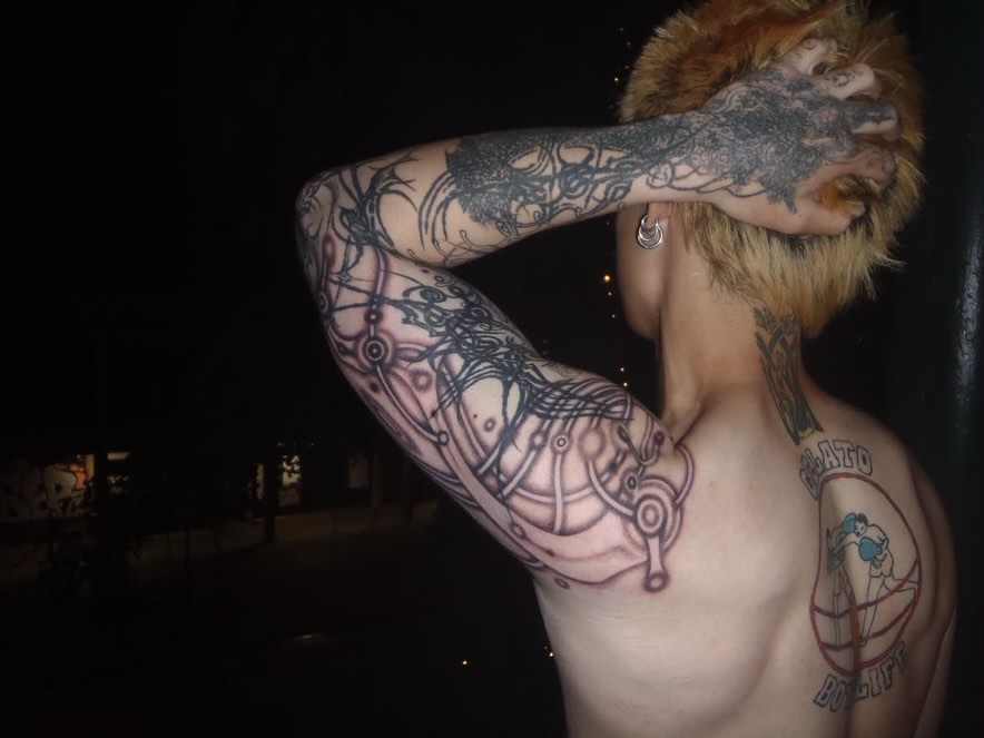 Tattoo by @7bugin7thdimension โ geometric, black_and_grey