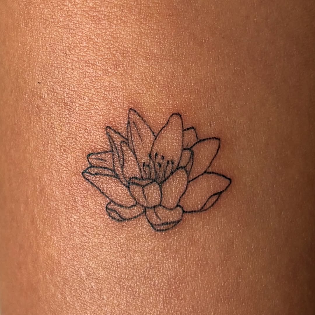 Tattoo by @erinhasagun โ fine_line