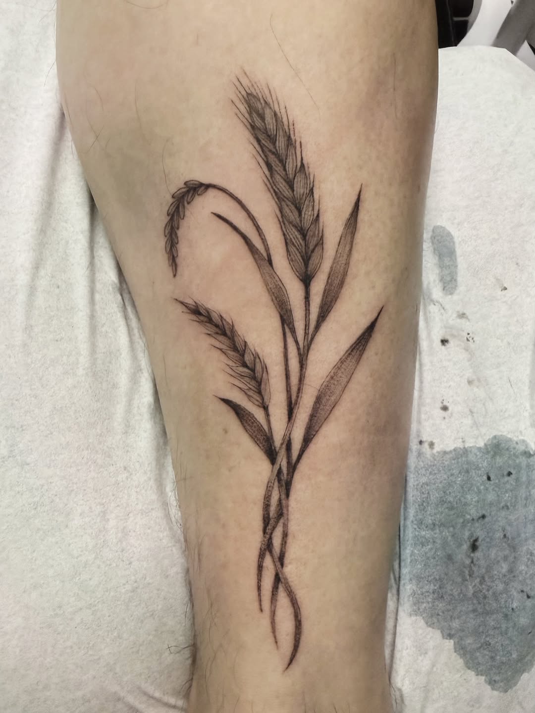 Tattoo by @shengguevaratattoos — black_and_grey, fine_line