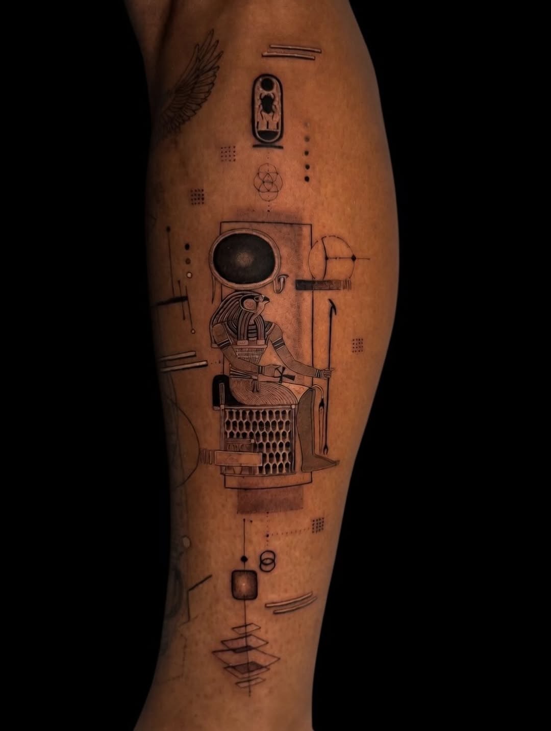 Tattoo by @memo.tattoo — black_and_grey, geometric