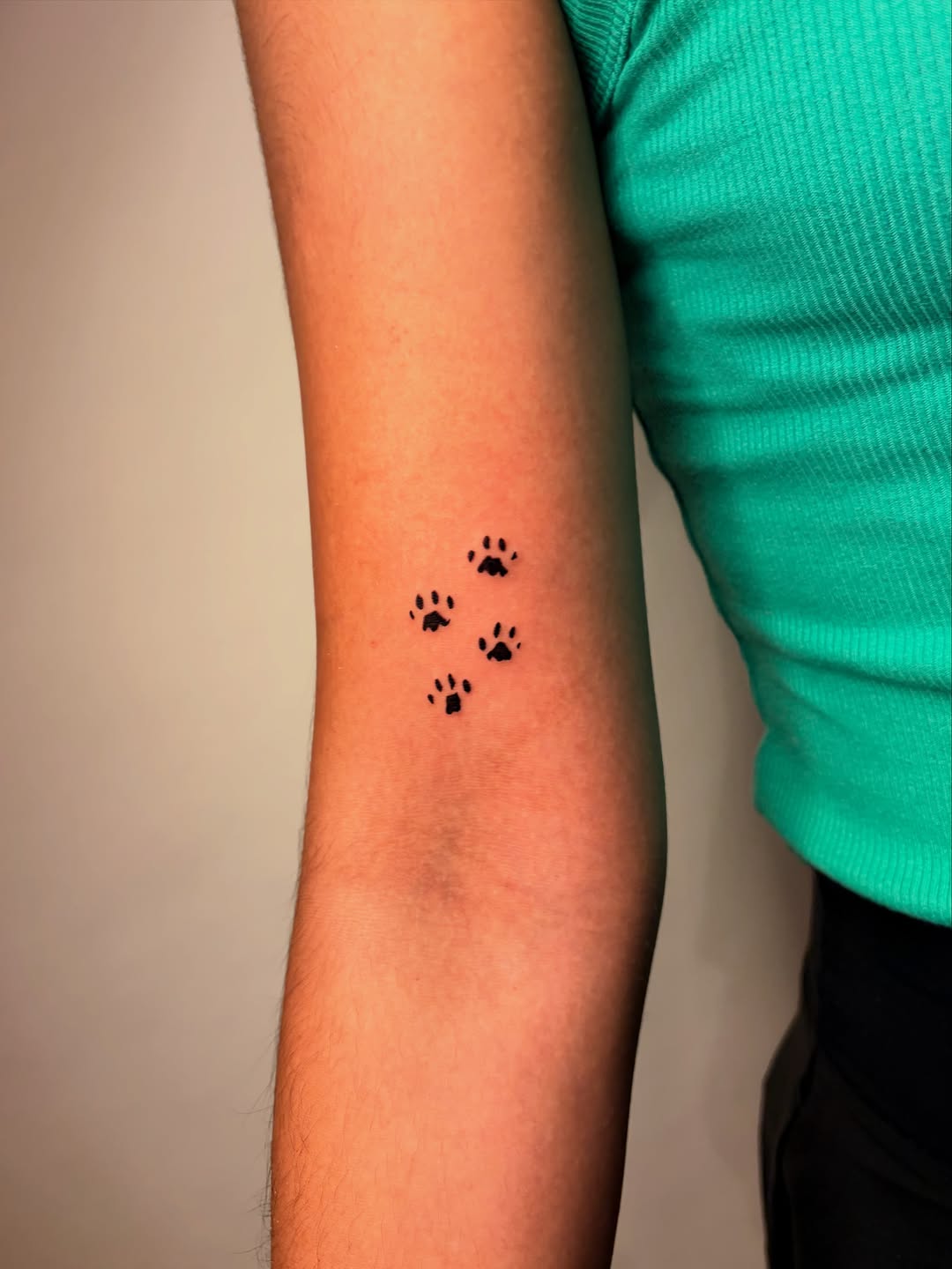 Tattoo by @alexmoska_tattoo — fine_line, minimalist