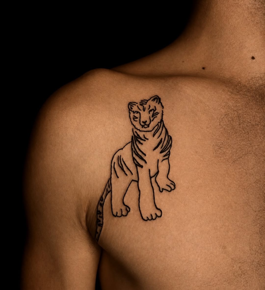 Tattoo by @matthew_makes_tattoos โ fine_line