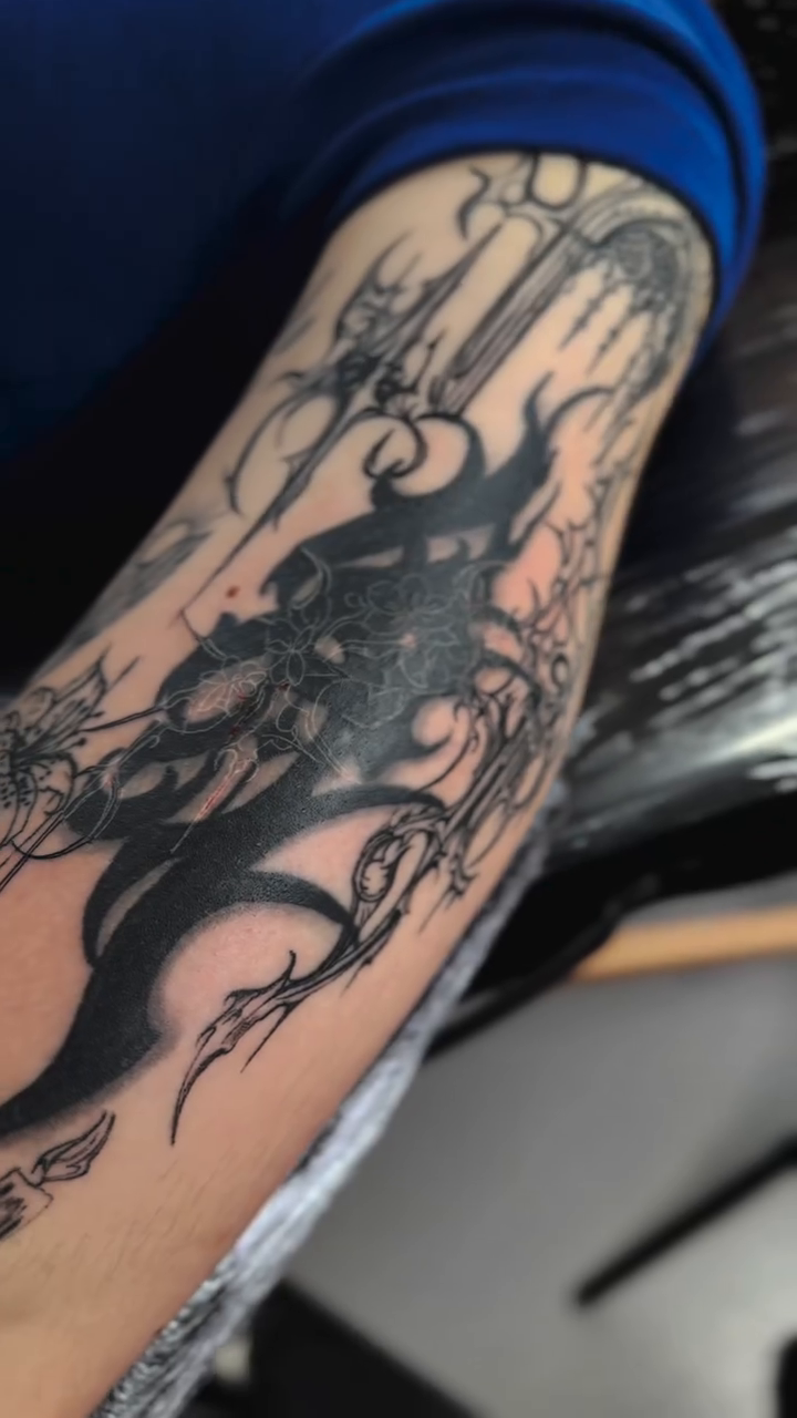Tattoo by @oliversoames β blackwork, dark_realism
