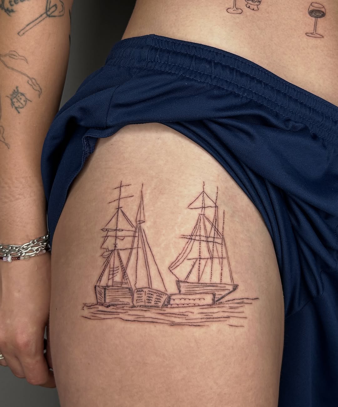 Tattoo by @klaracoral — fine_line