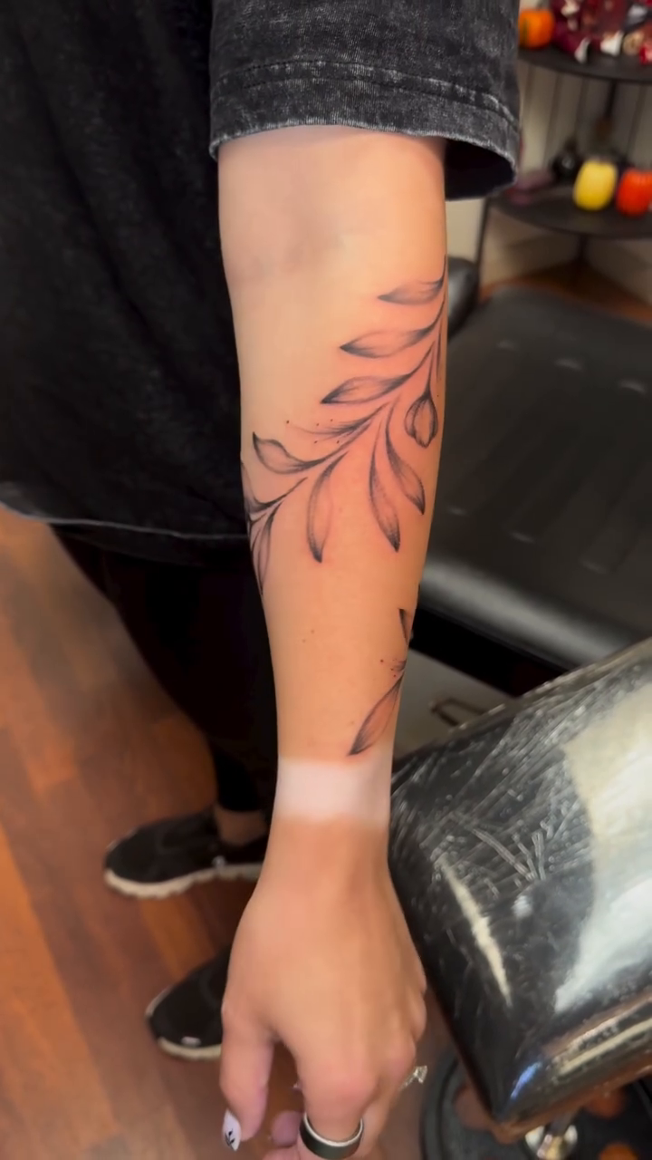 Tattoo by @starby5 — fine_line