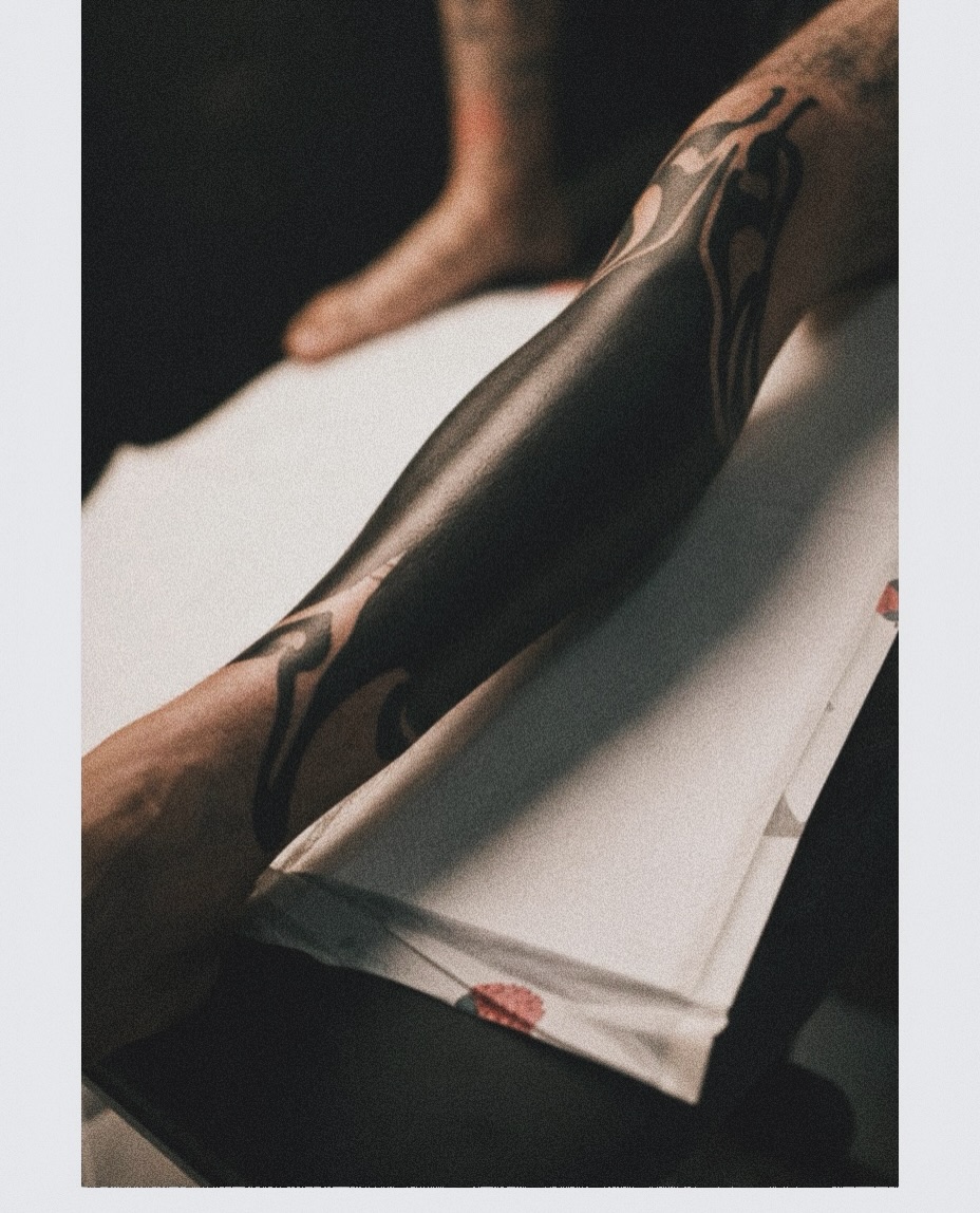 Tattoo by @danielsbauti โ blackwork