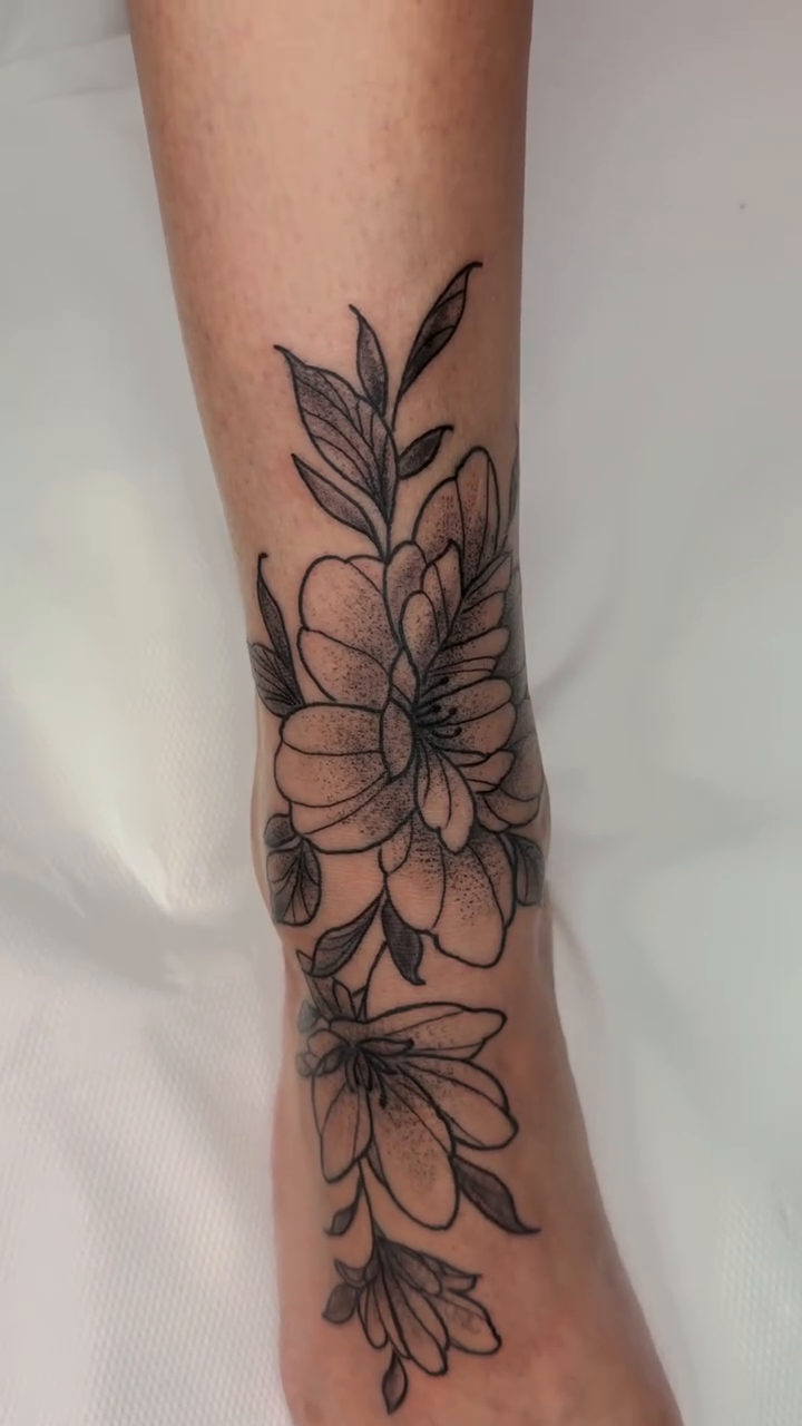 Tattoo by @ferraratattooo โ fine_line