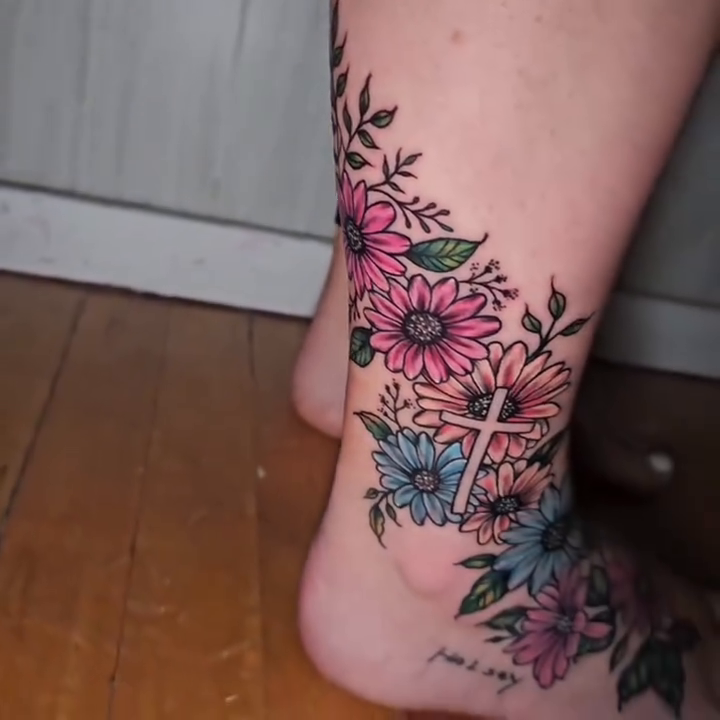 Tattoo by @nikki_se7en_tattoos — fine_line, color