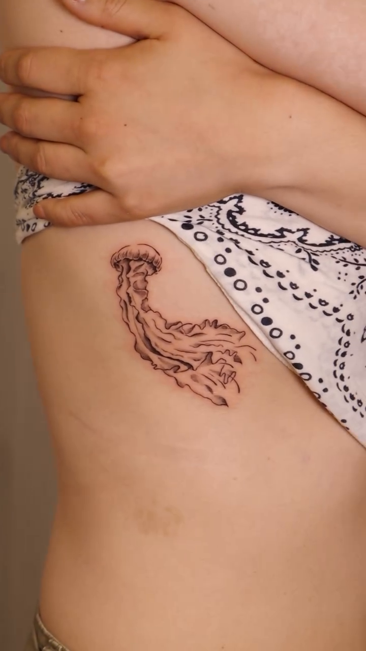 Tattoo by @seul.ttt — fine_line