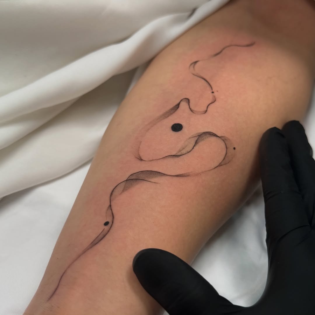 Tattoo by @maru_ttttt — fine_line, dotwork