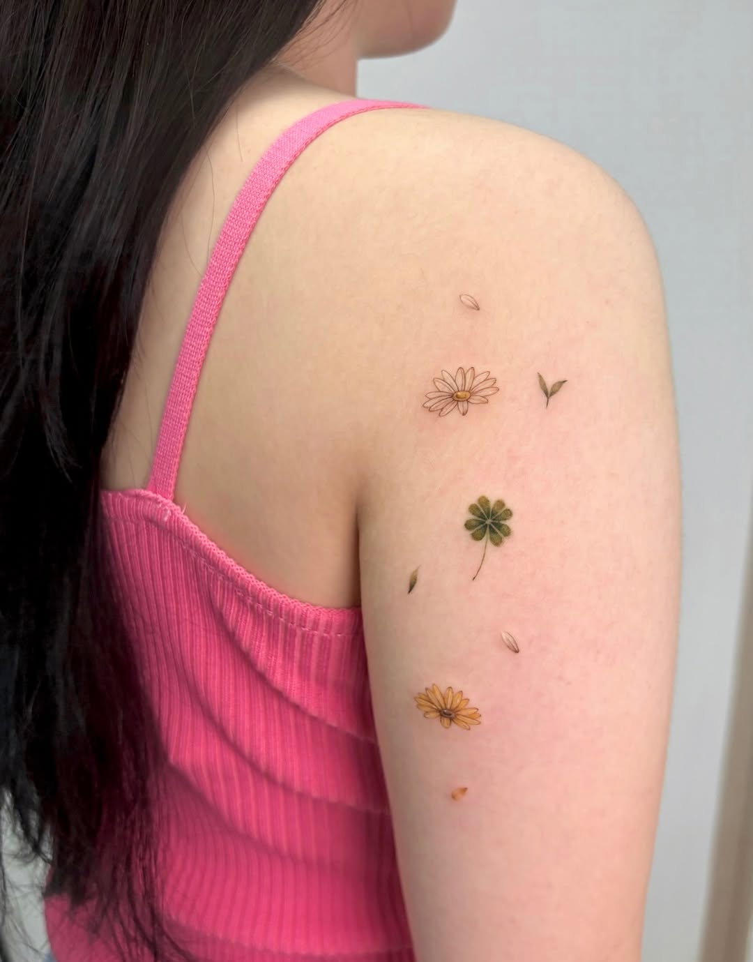 Tattoo by @nyangwol_tattoo — fine_line, minimalist