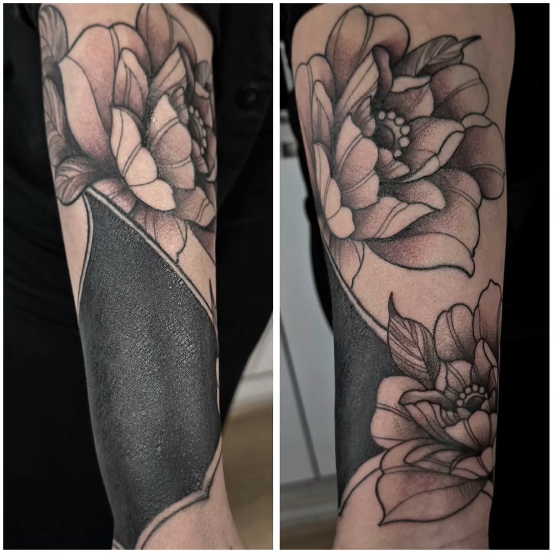 Tattoo by @bn13tattooist — blackwork, black_and_grey