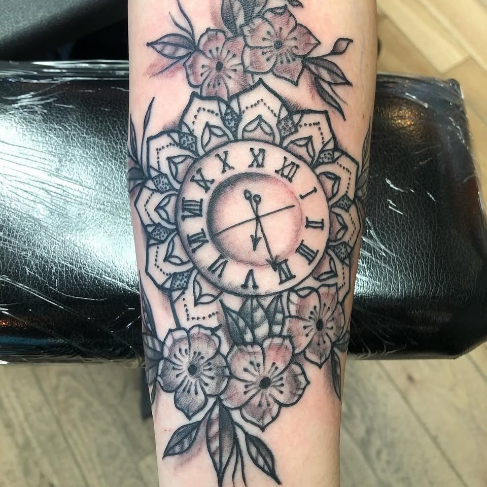 Tattoo by @tattoosbystelios โ geometric, black_and_grey