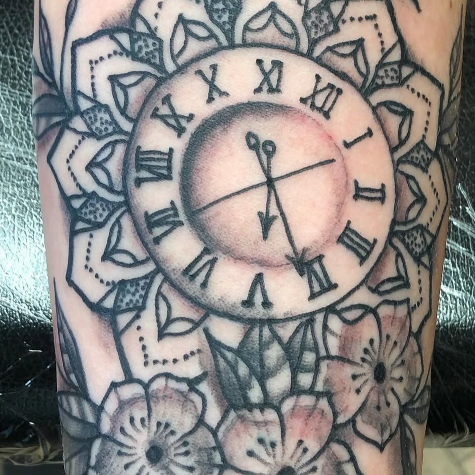Tattoo by @tattoosbystelios โ black_and_grey, geometric