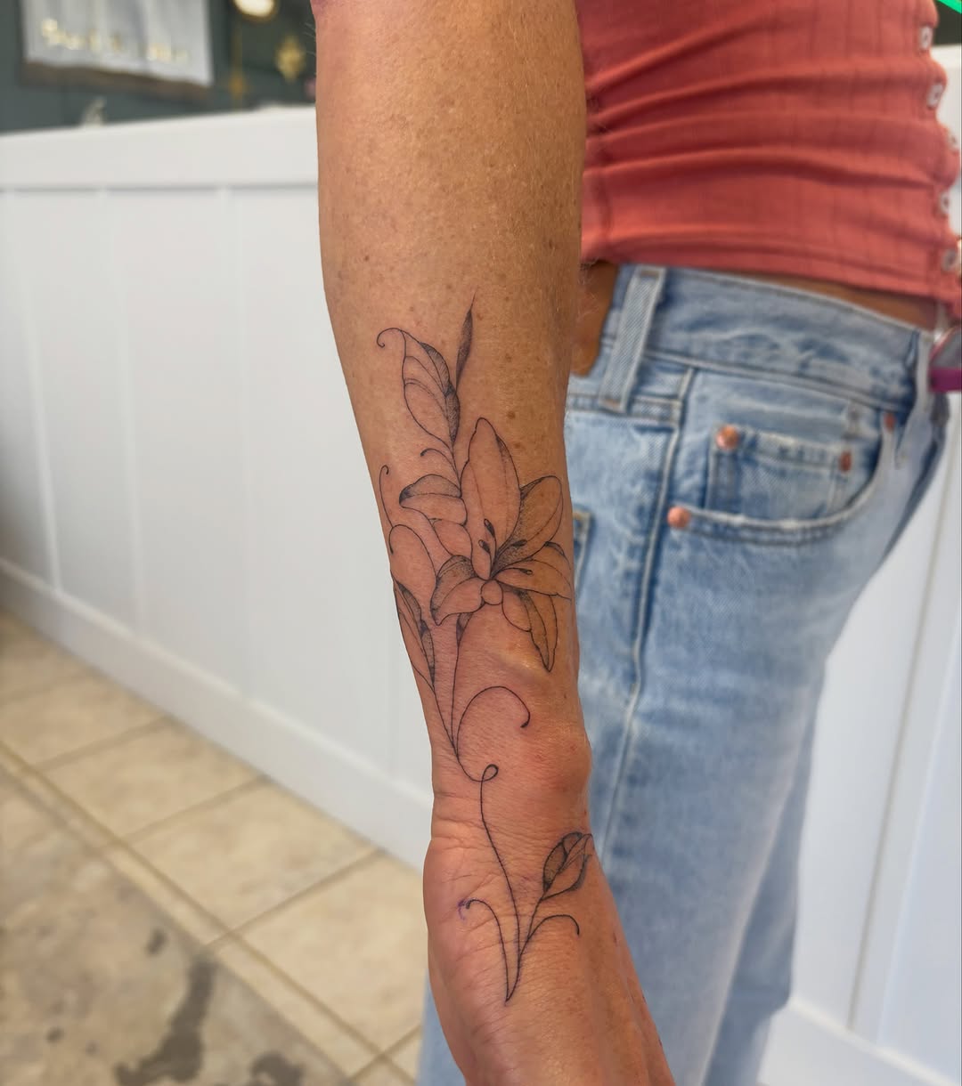 Tattoo by @brooklynn.ink — fine_line
