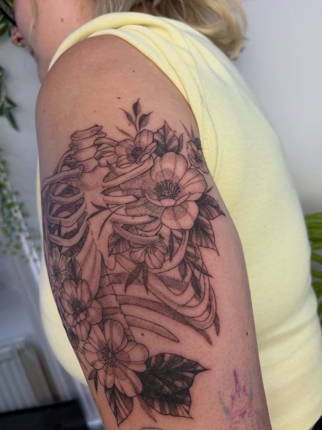 Tattoo by @amberloutattoo โ black_and_grey, realism