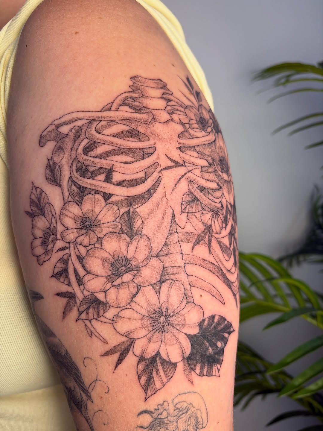 Tattoo by @amberloutattoo โ black_and_grey, dotwork