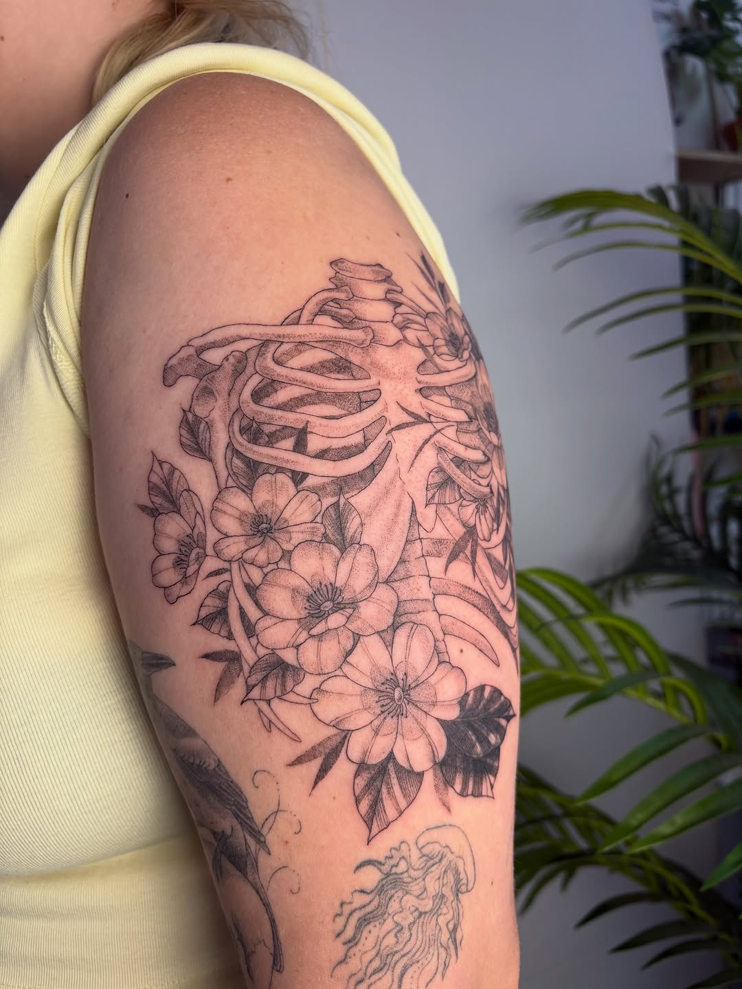 Tattoo by @amberloutattoo โ fine_line, black_and_grey