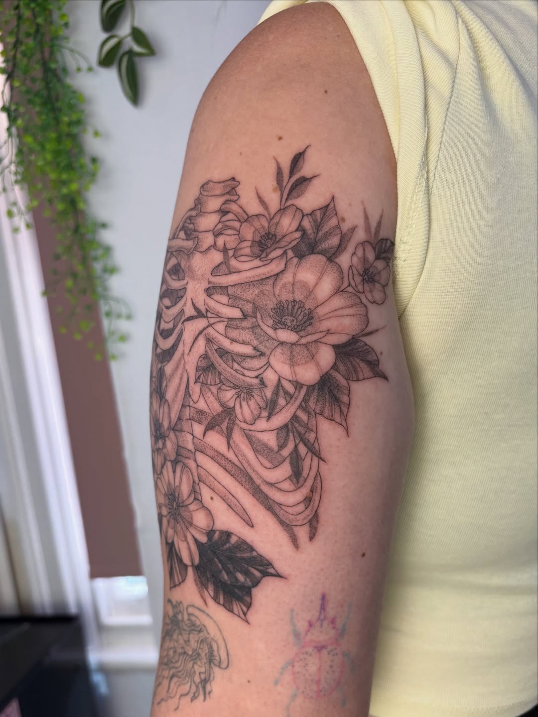 Tattoo by @amberloutattoo โ fine_line, black_and_grey
