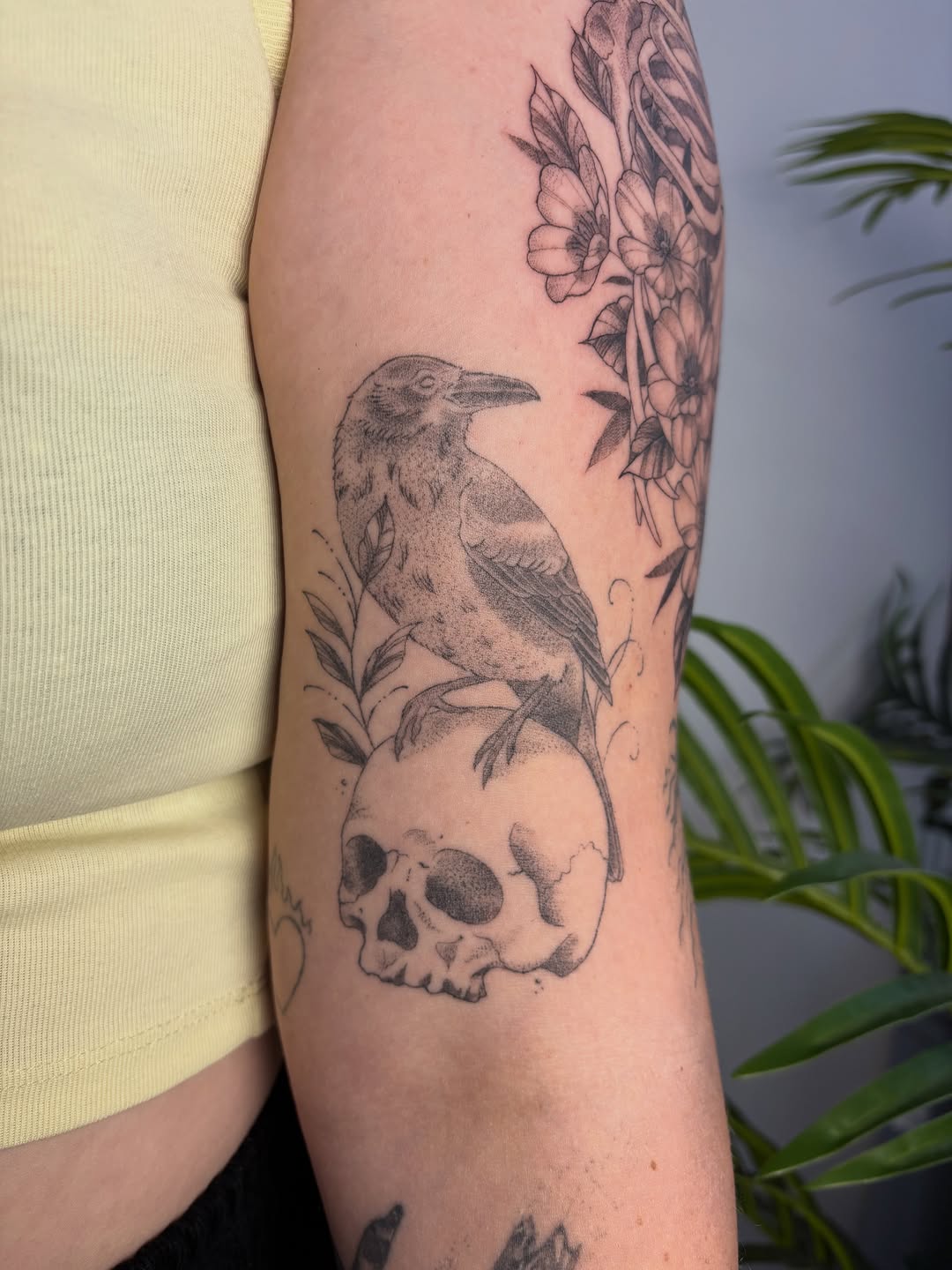 Tattoo by @amberloutattoo โ fine_line, dotwork