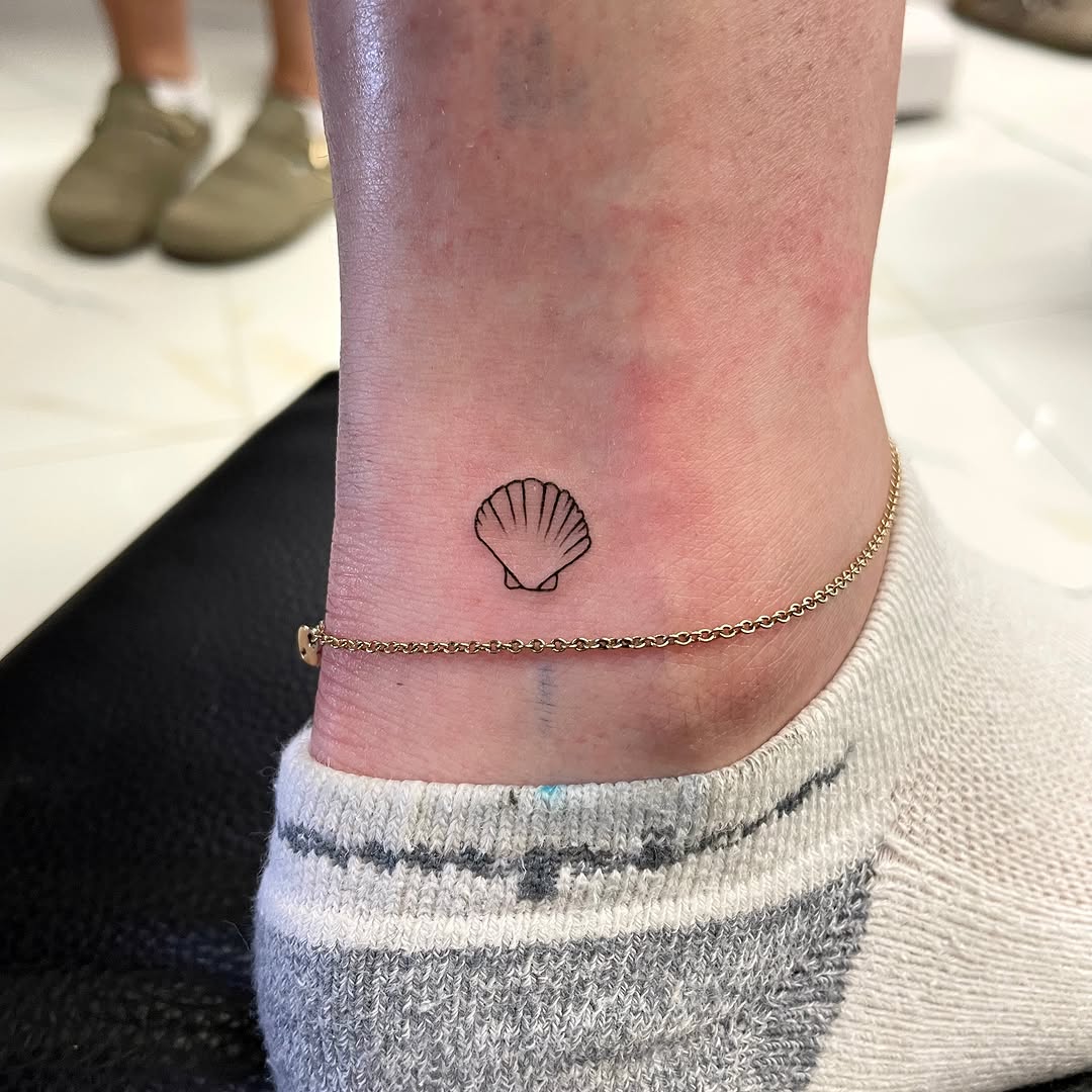 Tattoo by @art.phanny โ fine_line