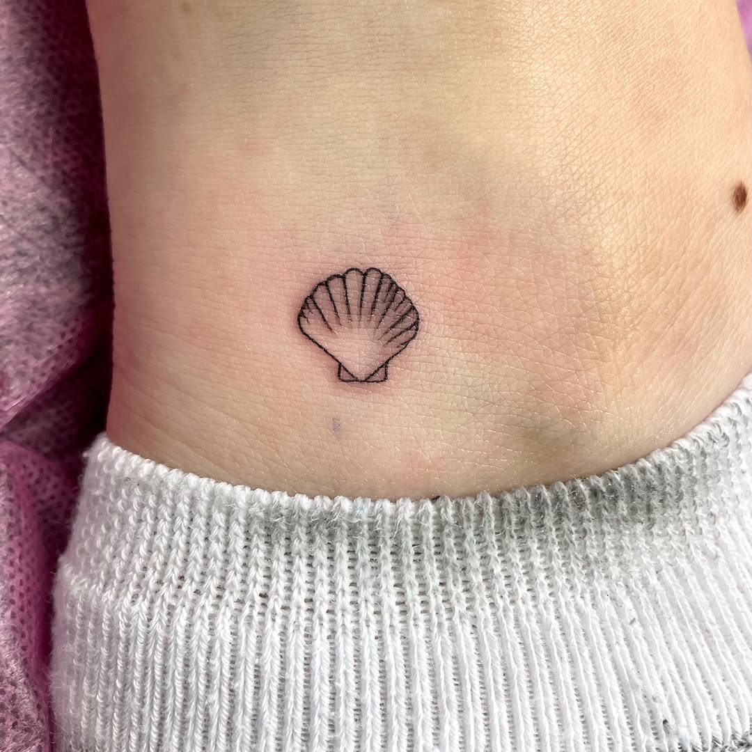 Tattoo by @art.phanny โ fine_line, minimalist