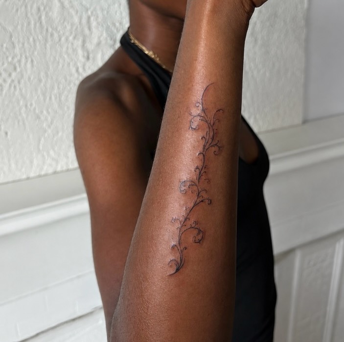 Tattoo by @erinhasagun โ fine_line