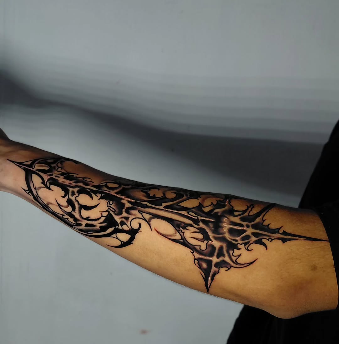 Tattoo by @issa.tatts — blackwork, ornamental