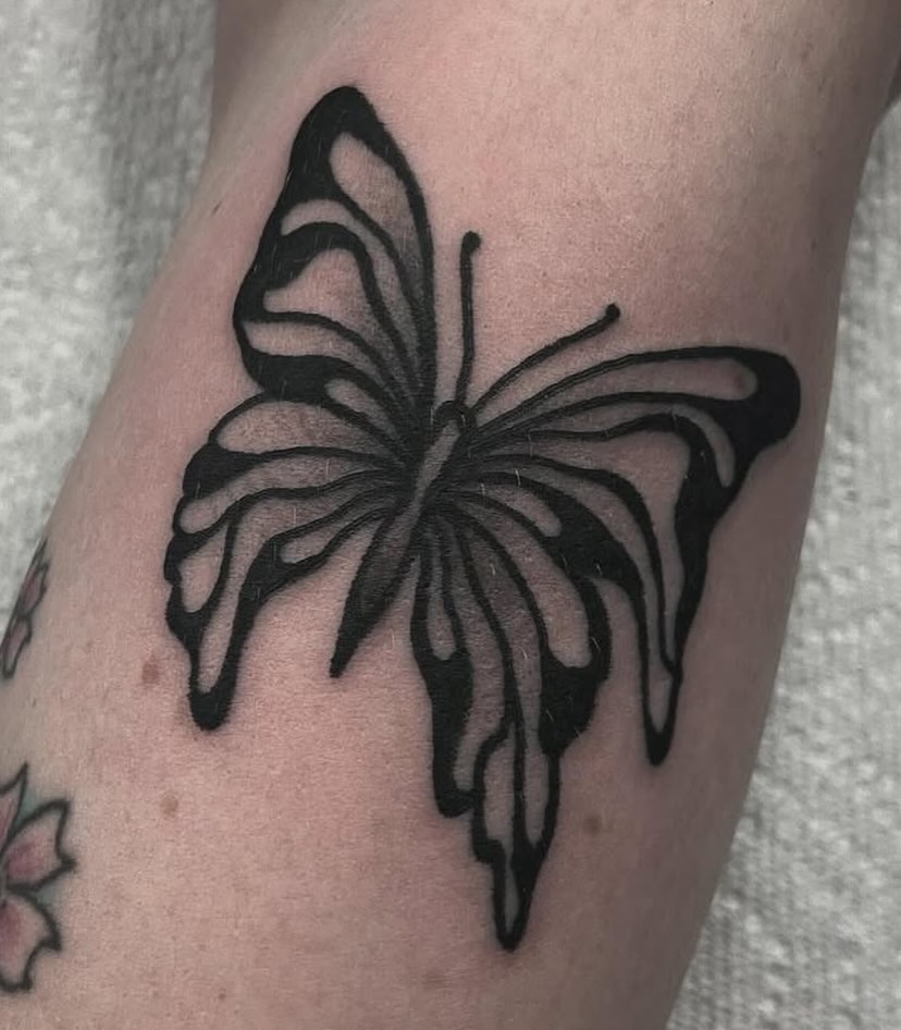 Tattoo by @vinnietatts — blackwork