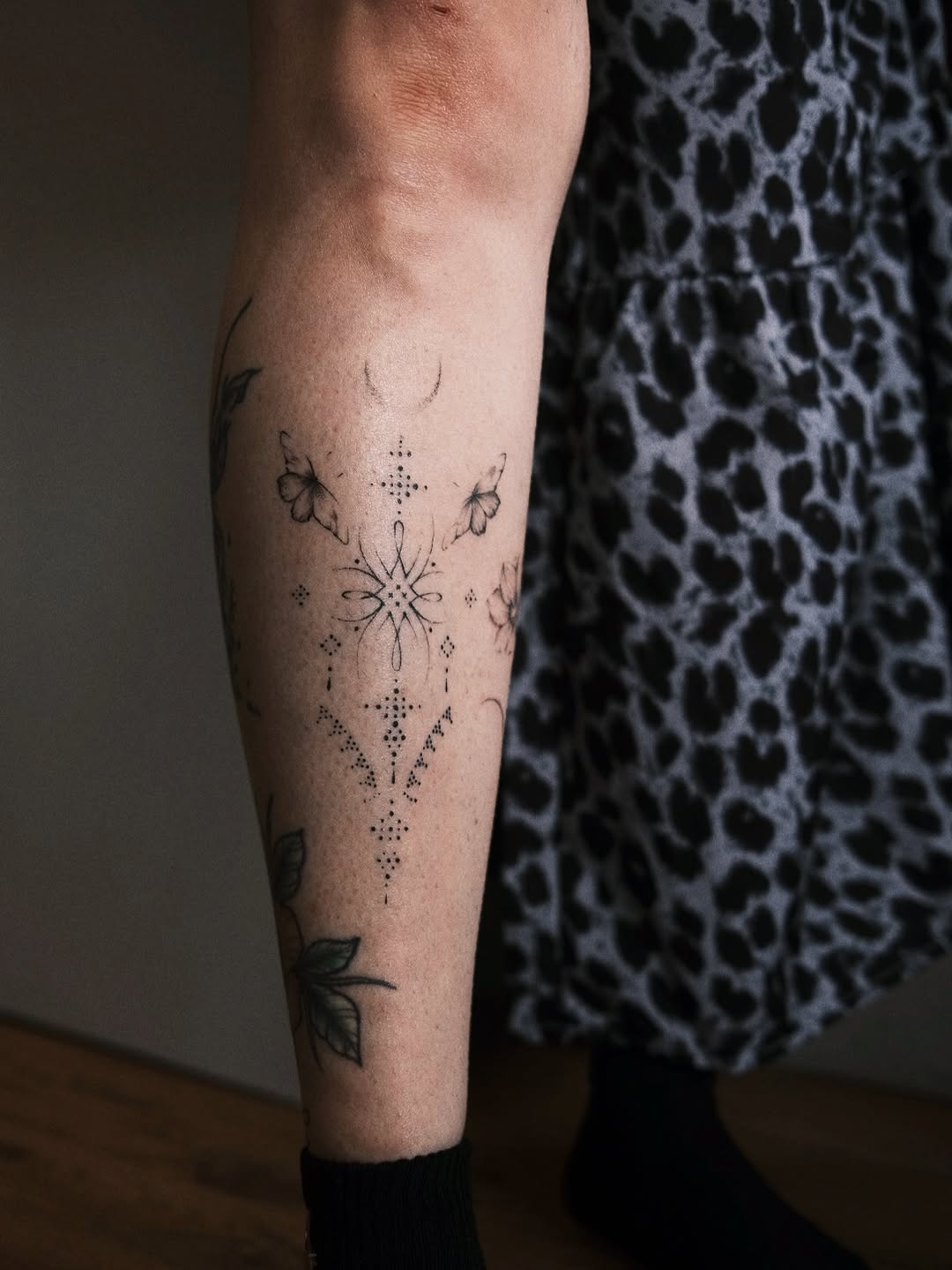 Tattoo by @ren.inks — fine_line, dotwork