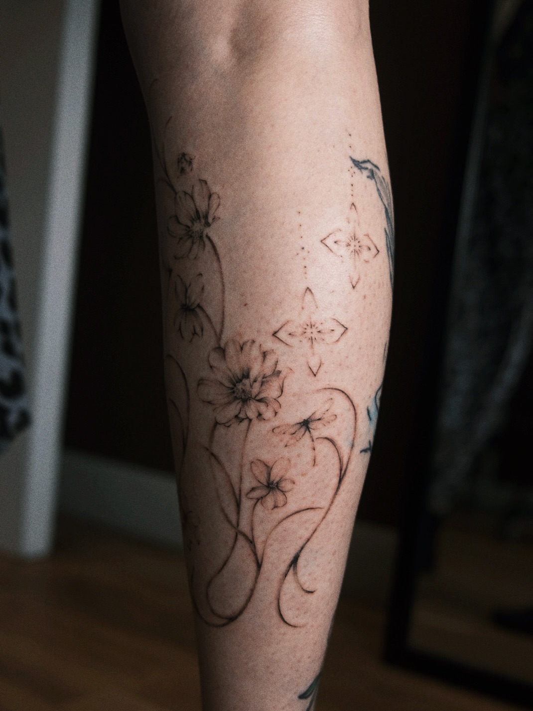 Tattoo by @ren.inks — fine_line, minimalist