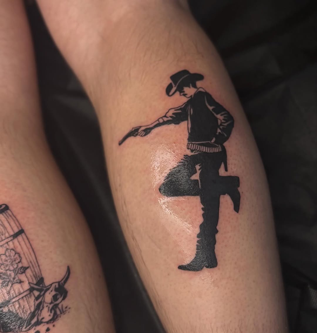 Tattoo by @stinkylizardtattoos β blackwork