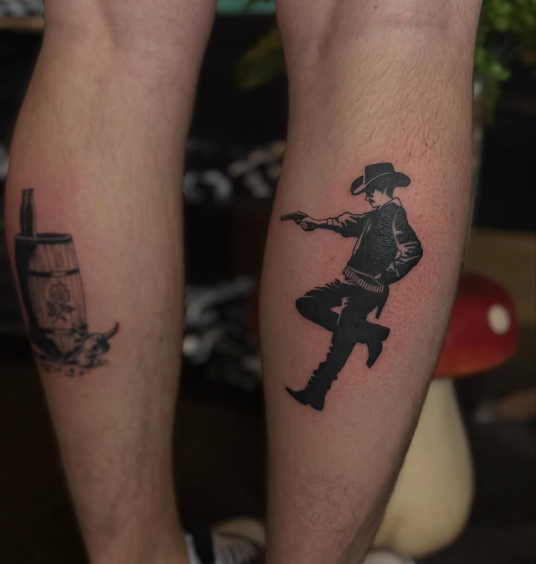 Tattoo by @stinkylizardtattoos β blackwork