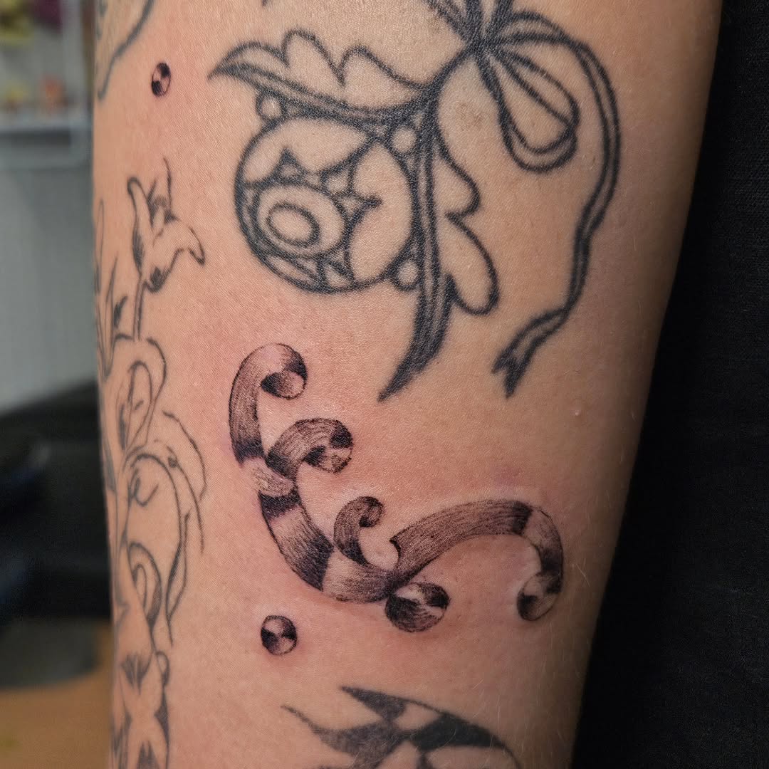 Tattoo by @ma.de.ligne — black_and_grey, ornamental