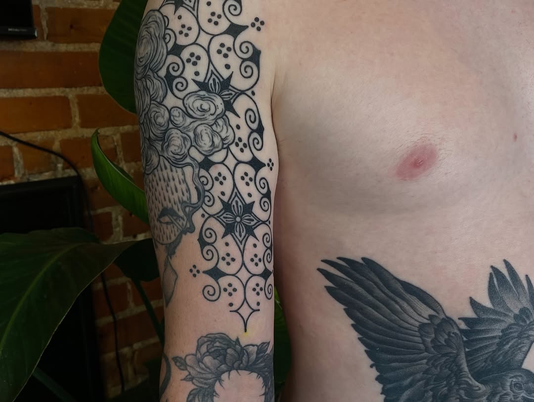 Tattoo by @bimtxtt — geometric, dotwork