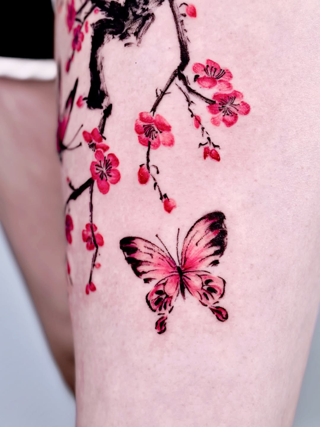 Tattoo by @heuk.me_tattoo — fine_line, watercolor